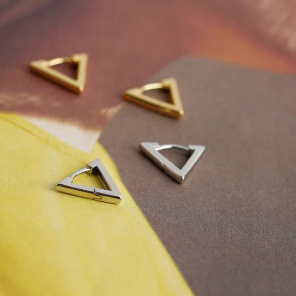 💛🤍Insta Triangle shape earrings - Picture 7 of 8